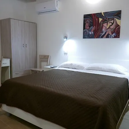 Opera Boutique 3* Монреале