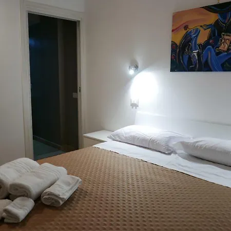 Opera Boutique Hotell 3*