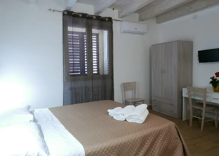 فندق Opera Boutique مونريالي